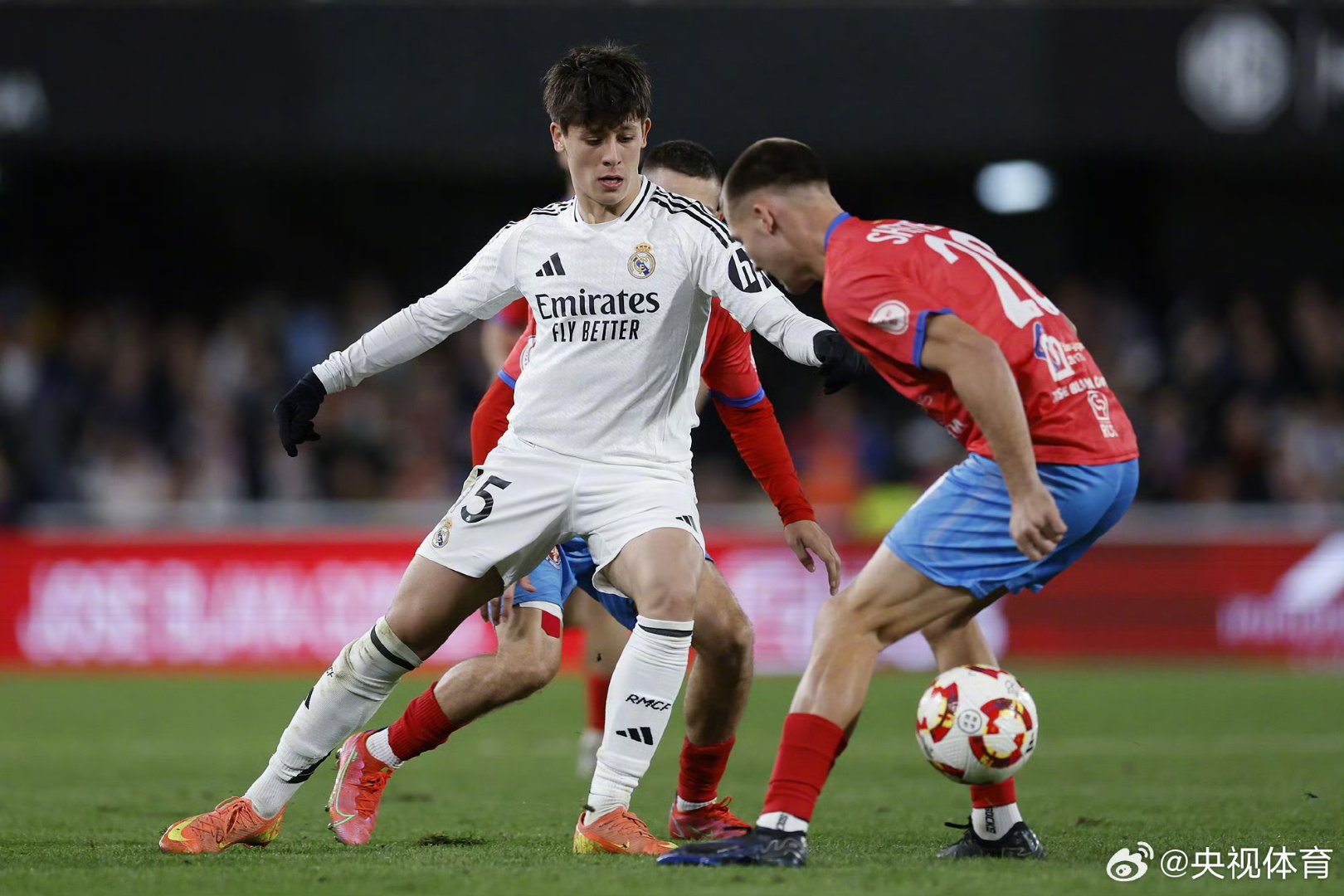 里尔围绕欧联复出首秀冲刺阶段马德里竞技调整名单以备欧冠，网友：里尔赛后更衣室发声的简单介绍